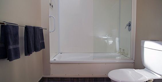 Double Studio Units bathroom with spa bath