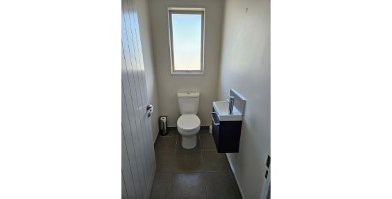 Luxury 3-Bedroom House bathroom #2